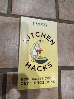 Kitchen Hacks Cookbook - Yellow